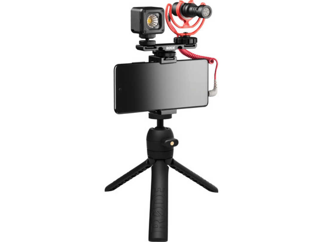 مجموعة RODE Vlogger Kit لصناعة الأفلام العالمية للهواتف الذكية مع منافذ مقاس 3.5 مم مجموعة RODE Vlogger Kit لصناعة الأفلام العالمية للهواتف الذكية مع منافذ مقاس 3.5 مم